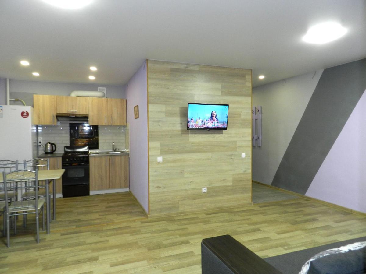 3-Room Apartment Near Inturist On Sobornyi Avenue 156, By Grandhome Zaporizhia Exterior photo